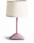 **Technische titel in het Nederlands: Minimalistische roze tafellamp met stoffen lampenkap**