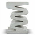 **Beton Zigzag Bijzettafel: Modern Ontwerp en Duurzaamheid**
