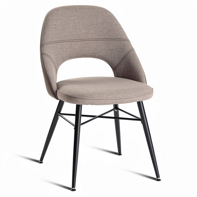 **Moderne stoel met gestoffeerde zitting en metalen poten**